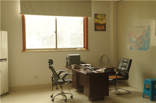 辦公環(huán)境1_看圖王.jpg 辦公環(huán)境1_看圖王.jpg